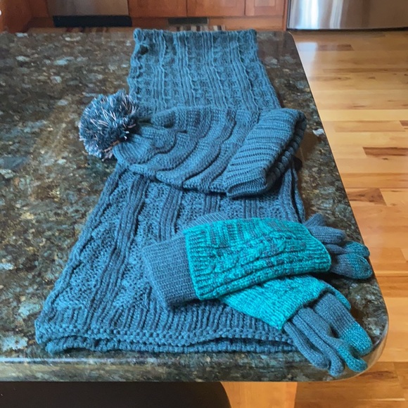 Knit Teal Scarf/Hat/Glove set🌺 - Picture 1 of 4